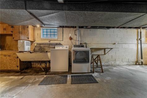19605 Kewanee Avenue Cleveland OH 44119