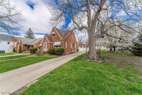 19605 Kewanee Avenue Cleveland OH 44119