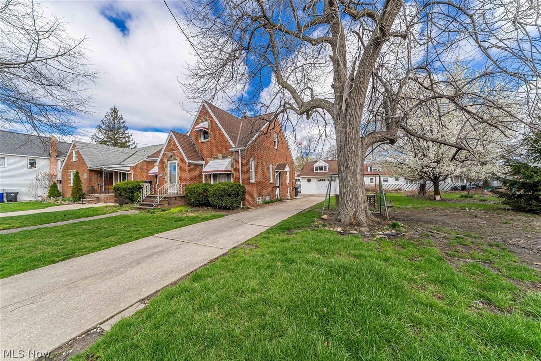 19605 Kewanee Avenue Cleveland OH 44119