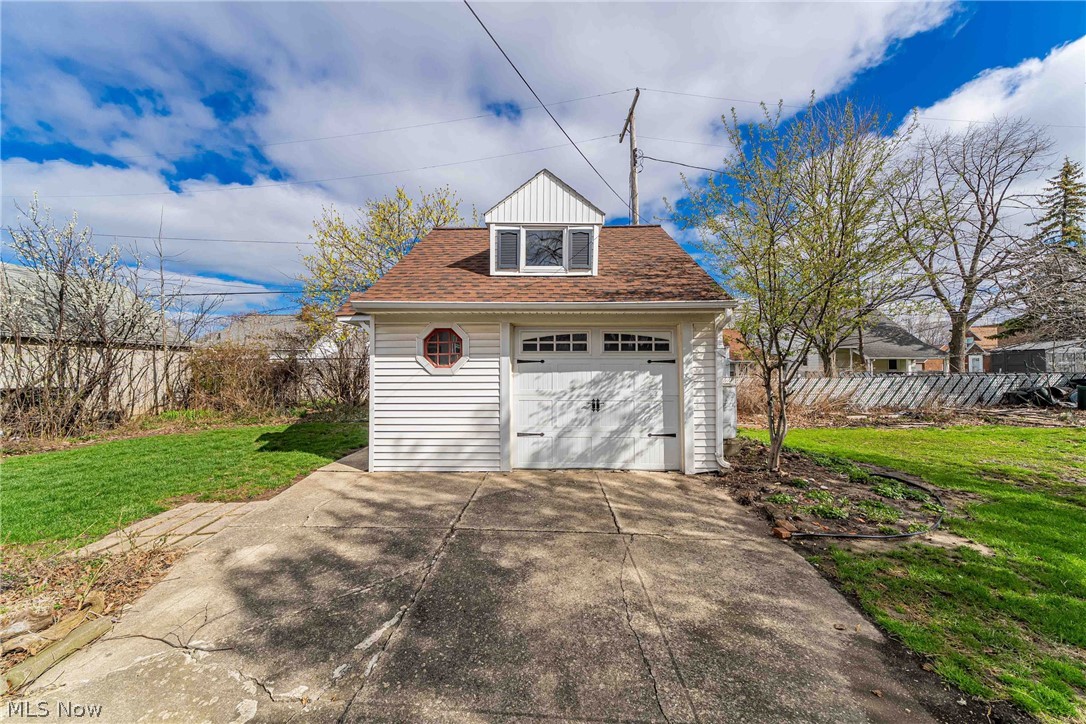 19605 Kewanee Avenue Cleveland OH 44119