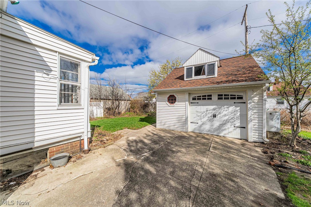 19605 Kewanee Avenue Cleveland OH 44119