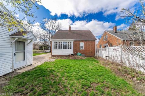 19605 Kewanee Avenue Cleveland OH 44119