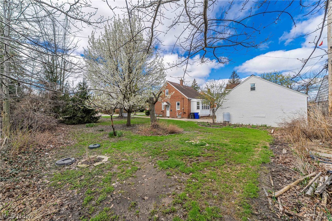 19605 Kewanee Avenue Cleveland OH 44119