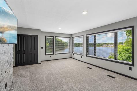 5490 Springlake Road NW Canton OH 44718