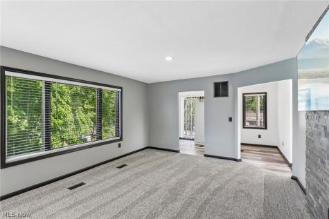 5490 Springlake Road NW Canton OH 44718