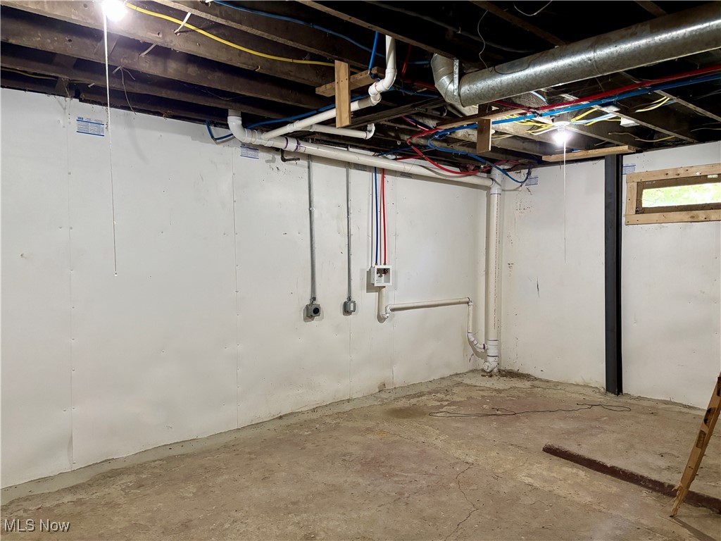 1062 Big Falls Avenue Akron OH 44310