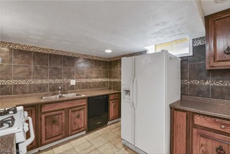 1738 Coes Post Run Westlake OH 44145