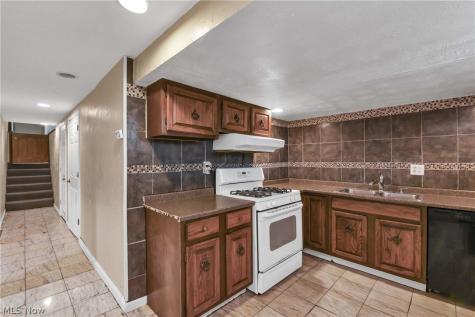 1738 Coes Post Run Westlake OH 44145