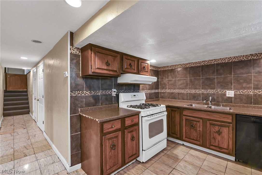 1738 Coes Post Run Westlake OH 44145