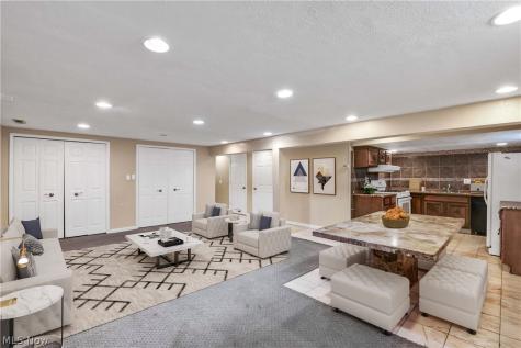 1738 Coes Post Run Westlake OH 44145