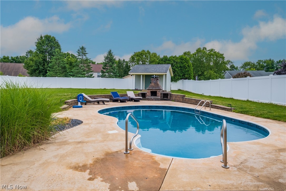 2392 Bowers Street NW Uniontown OH 44685
