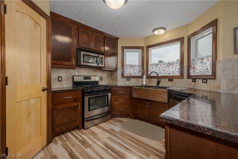 2392 Bowers Street NW Uniontown OH 44685