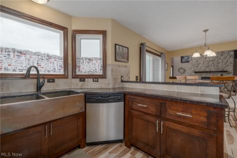 2392 Bowers Street NW Uniontown OH 44685
