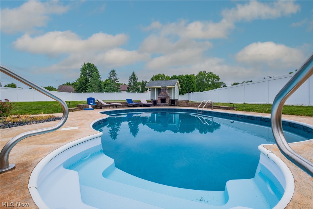 2392 Bowers Street NW Uniontown OH 44685
