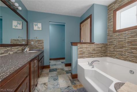 2392 Bowers Street NW Uniontown OH 44685