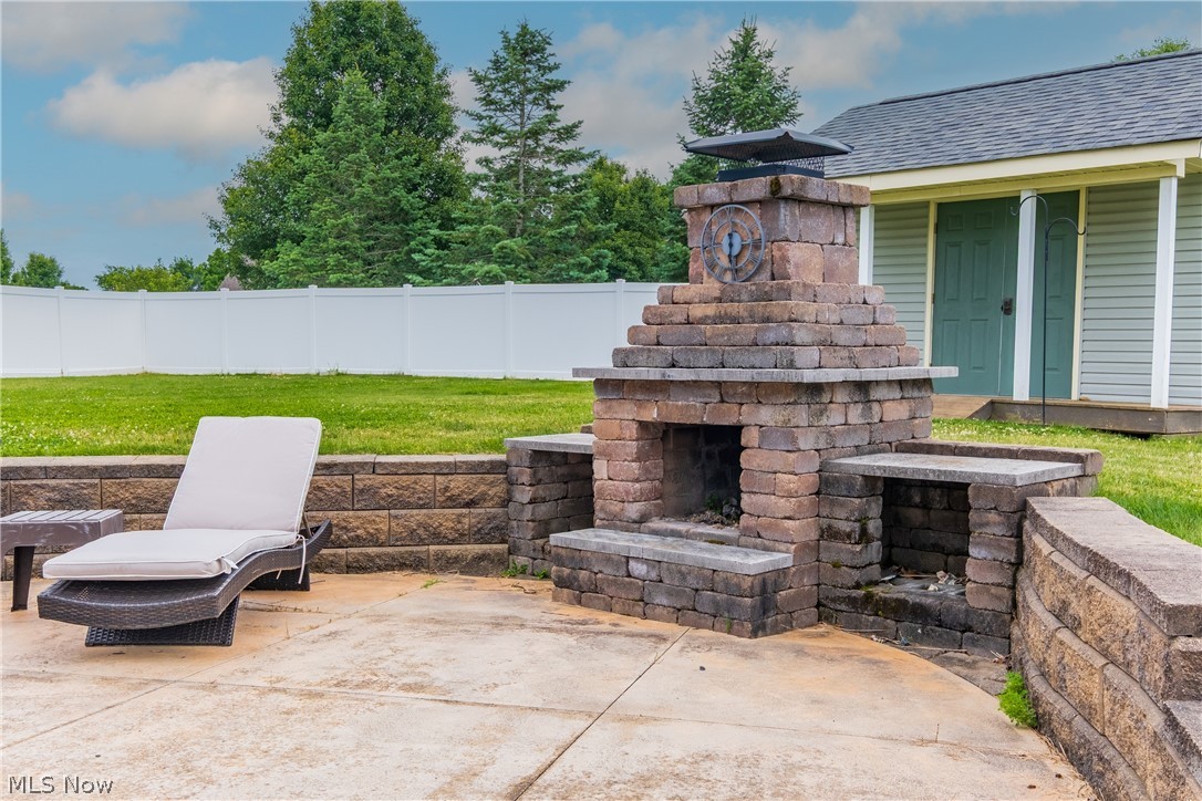 2392 Bowers Street NW Uniontown OH 44685