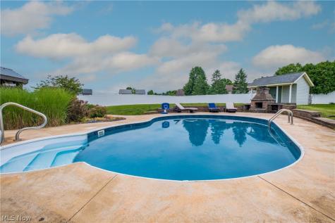 2392 Bowers Street NW Uniontown OH 44685