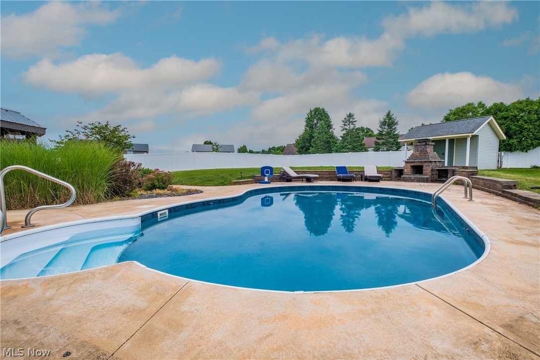 2392 Bowers Street NW Uniontown OH 44685