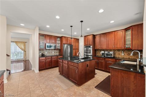 6424 Oak Point Estates Lorain OH 44053