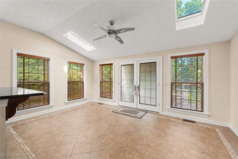 6424 Oak Point Estates Lorain OH 44053