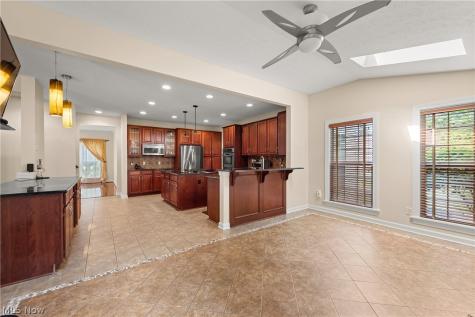 6424 Oak Point Estates Lorain OH 44053