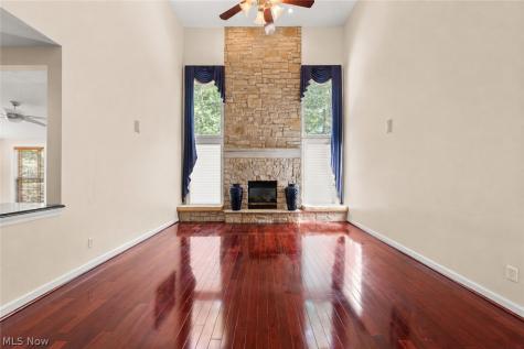 6424 Oak Point Estates Lorain OH 44053