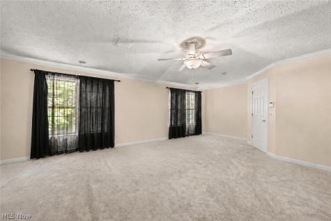 6424 Oak Point Estates Lorain OH 44053