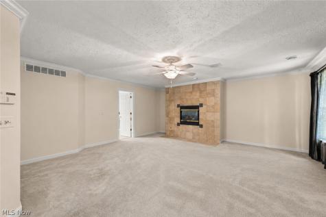 6424 Oak Point Estates Lorain OH 44053