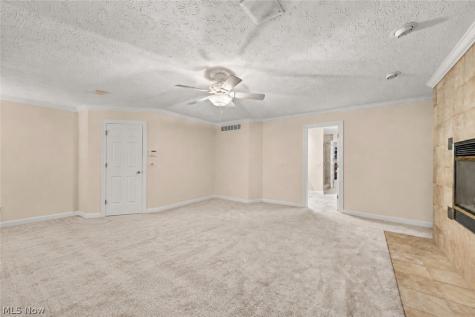 6424 Oak Point Estates Lorain OH 44053