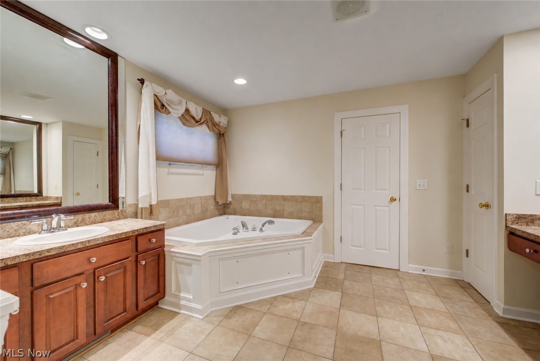 6424 Oak Point Estates Lorain OH 44053