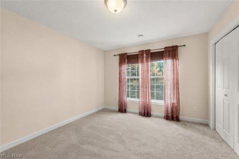 6424 Oak Point Estates Lorain OH 44053