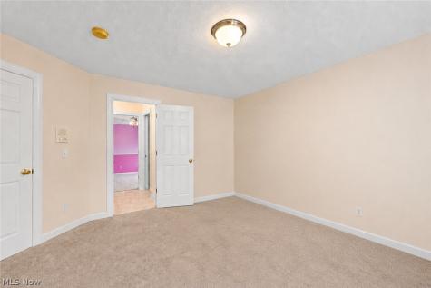 6424 Oak Point Estates Lorain OH 44053