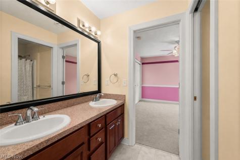 6424 Oak Point Estates Lorain OH 44053