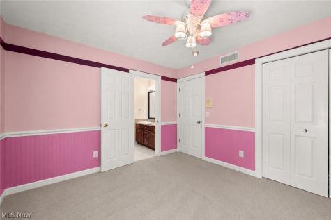 6424 Oak Point Estates Lorain OH 44053