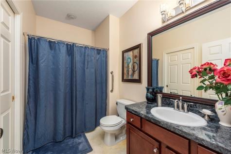 6424 Oak Point Estates Lorain OH 44053