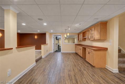 6424 Oak Point Estates Lorain OH 44053