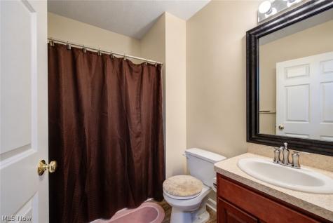 6424 Oak Point Estates Lorain OH 44053