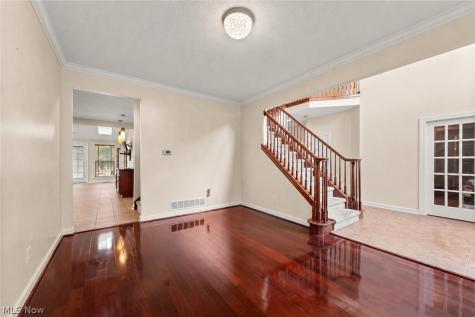 6424 Oak Point Estates Lorain OH 44053