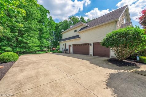 6424 Oak Point Estates Lorain OH 44053