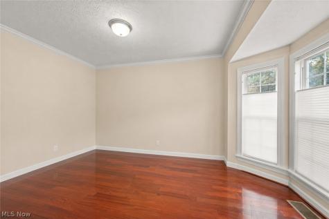 6424 Oak Point Estates Lorain OH 44053