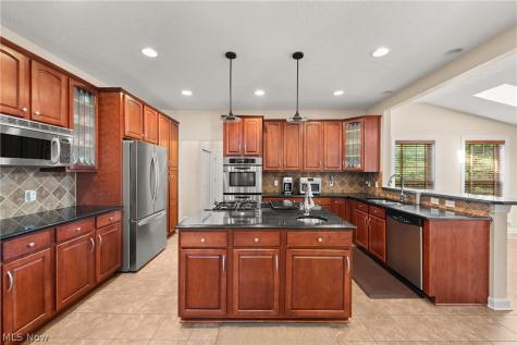 6424 Oak Point Estates Lorain OH 44053