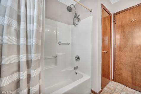 6472 Monroe Lane North Ridgeville OH 44039