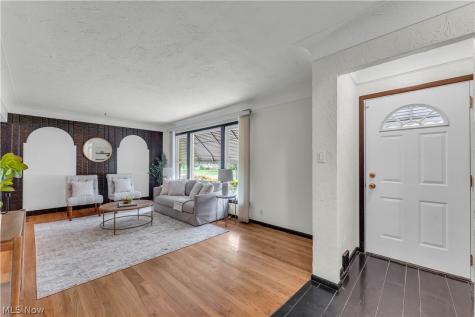 4107 Charlton Road South Euclid OH 44121