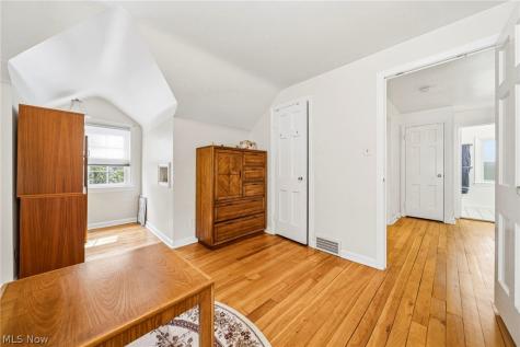 852 Englewood Road Cleveland Heights OH 44121