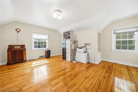 852 Englewood Road Cleveland Heights OH 44121