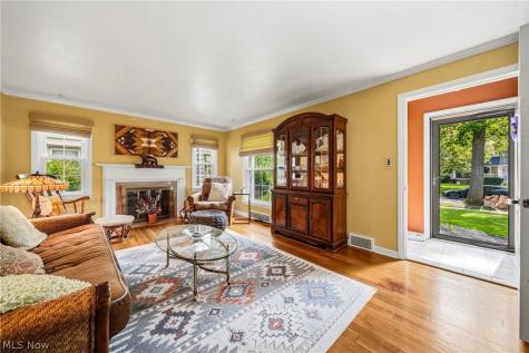 852 Englewood Road Cleveland Heights OH 44121