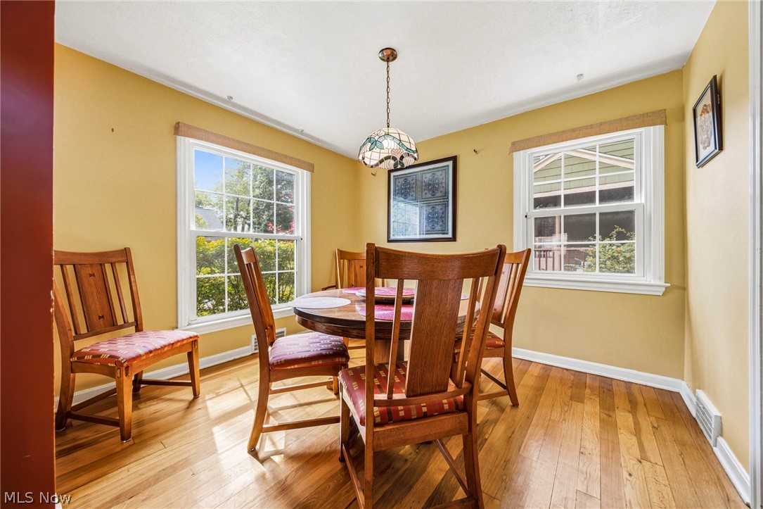 852 Englewood Road Cleveland Heights OH 44121