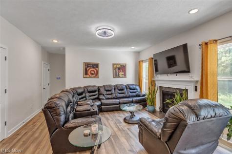 110 Harvest Way Elyria OH 44035