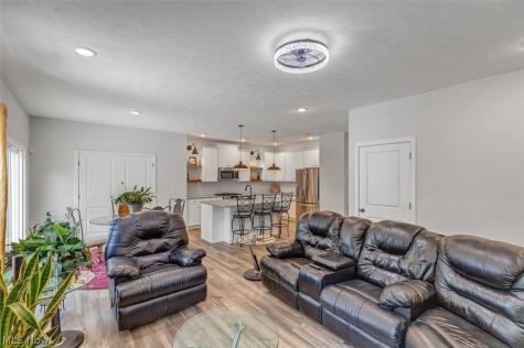 110 Harvest Way Elyria OH 44035