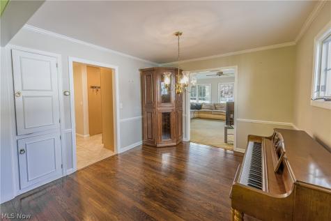 22532 Byron Road Shaker Heights OH 44122